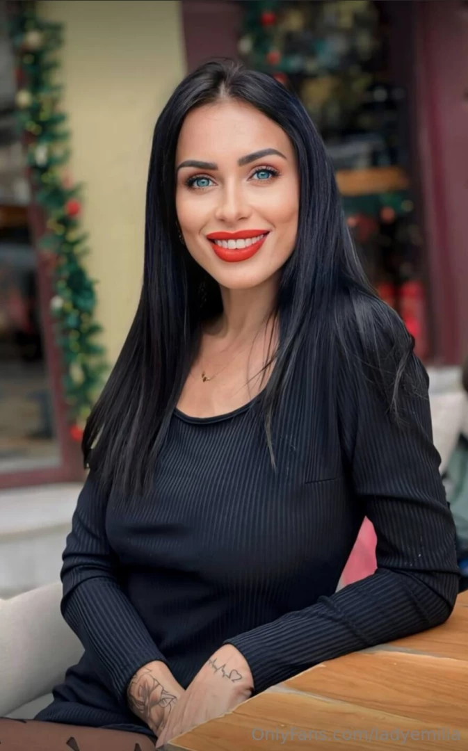 Ana_50shades is wet right now free subscription only now she wants to part 21 