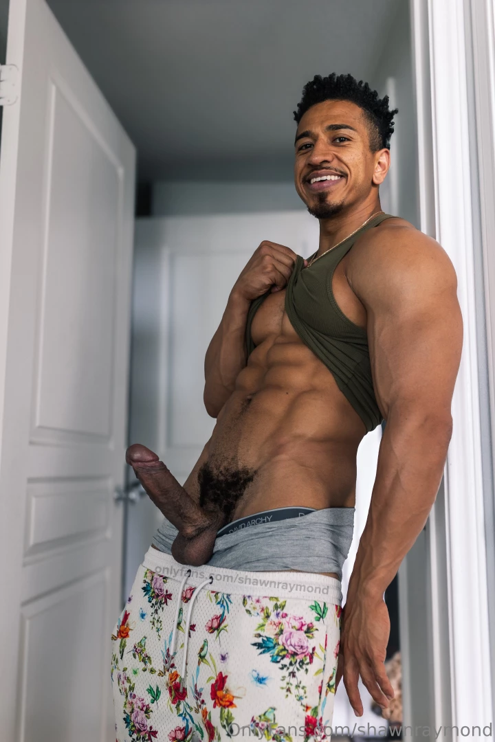 Do you prefer fully nude content or do you like me to pull it out with 