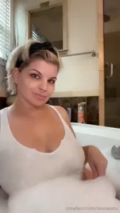 Because who doesn t love seeing me shake my ass