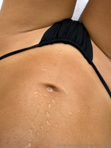 Any volunteers to lick the sweat off my bellybutton hahah