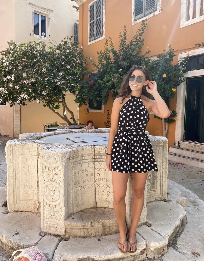 A wild clothed vivian pic appeared some of you like them apparently 