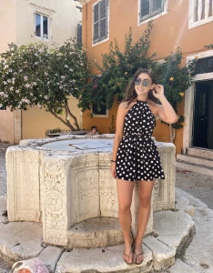 A wild clothed vivian pic appeared some of you like them apparently