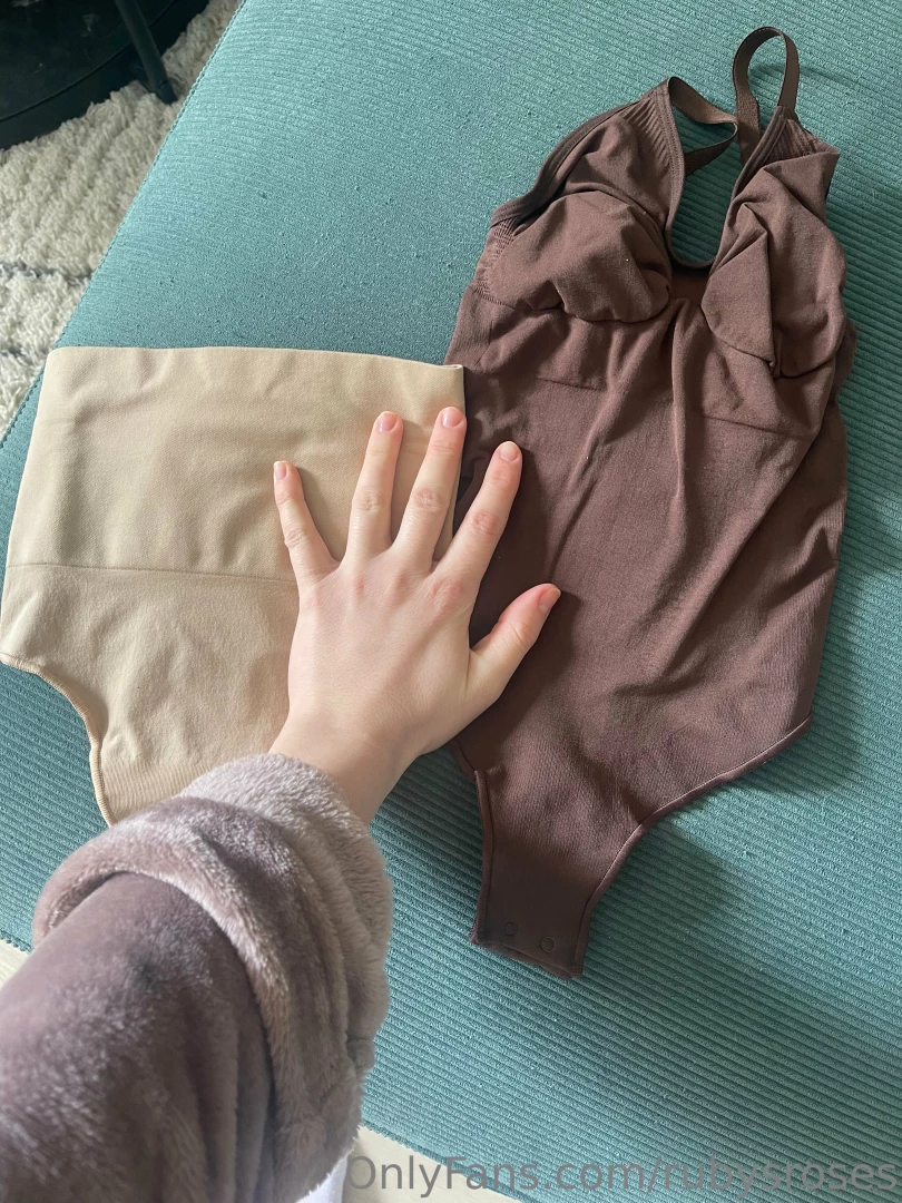 I bought a body suit fit for a hobbit swipe for reference lol 