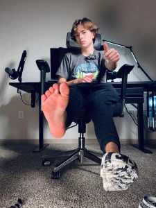 I d love to see you suck my boyfeet clean part 3
