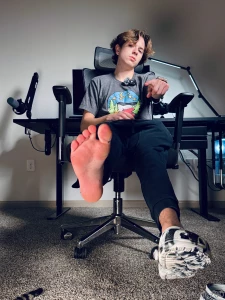 I d love to see you suck my boyfeet clean part 11