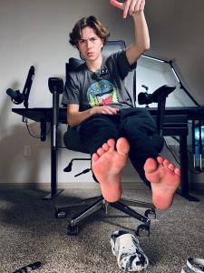 I d love to see you suck my boyfeet clean part 5
