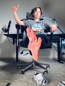 I d love to see you suck my boyfeet clean