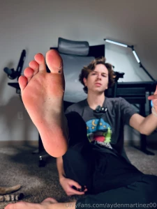 I d love to see you suck my boyfeet clean part 12