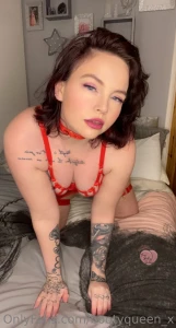 Red looks good on me part 9