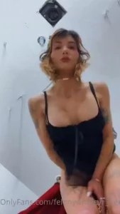 Ma milkshake brings all the boys to the yard laala la luh laaa