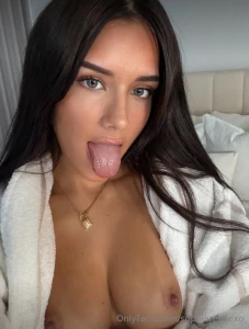 Her pussy is begging for all the attention subscribe to her vip