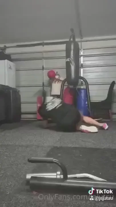 So i ve been tryna learn tiktok dances for literally no good reason so 