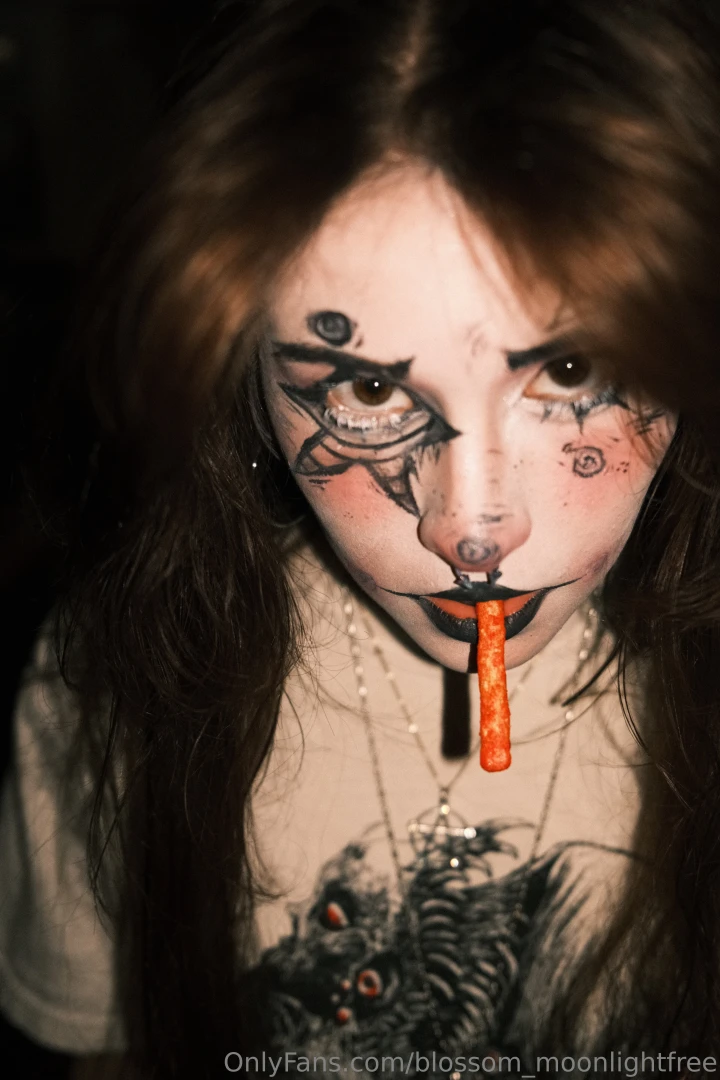 Eat hot chip and lieeeee part 1 