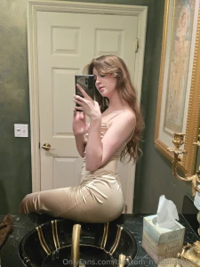 Bathrooms at parties are for two people i just need you