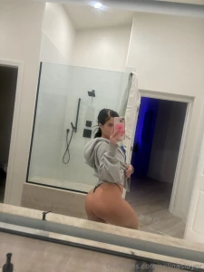 Boutta shower and play with my pussy