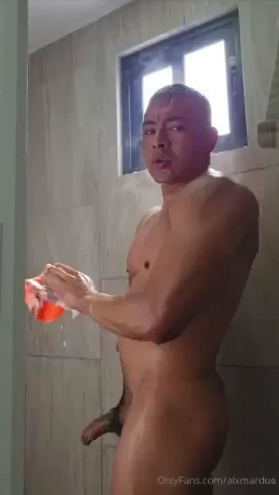 Terminando de ba arme me dieron ganas de sacar la leche 