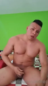 A poco no te gustaria olerme la verga y venir a sentarte en mis