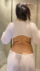 Thought id bless your eyes rq with a pov of me walking into the shower