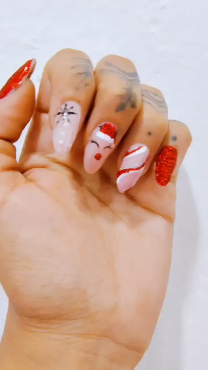 Christmas nails for me do you like them 