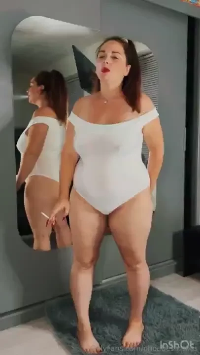 Smoking and kissing finger fucking me and making me squirt 