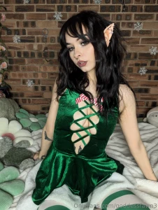 Happy holidays treat yourself for christmas and subscribe to my vip