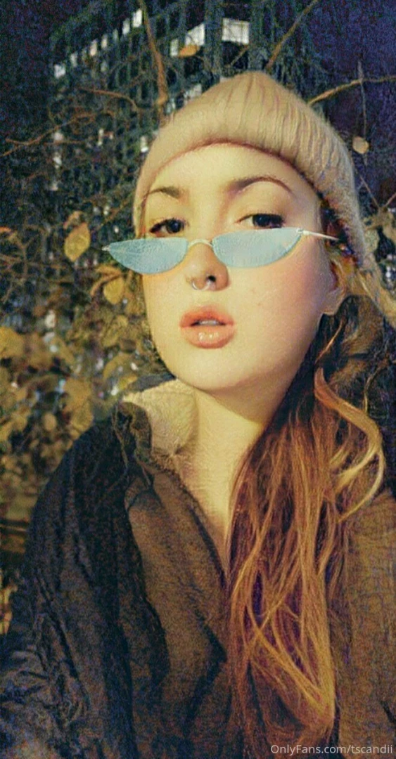 Ugh i have a problem i can t go anywhere without getting horny 