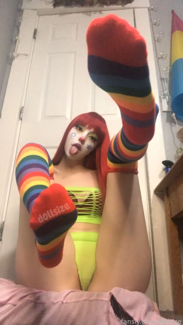 Photos from last night fyp clowngirl part 1 