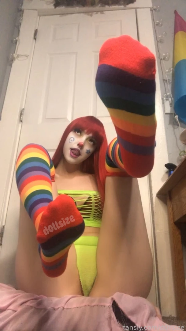 Photos from last night fyp clowngirl part 2 