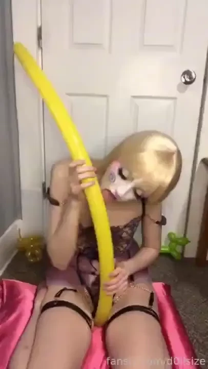 Just trying something would u like more content like this clowngirl 