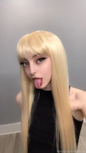 Just playing dressup b i like this wig heheh part 1