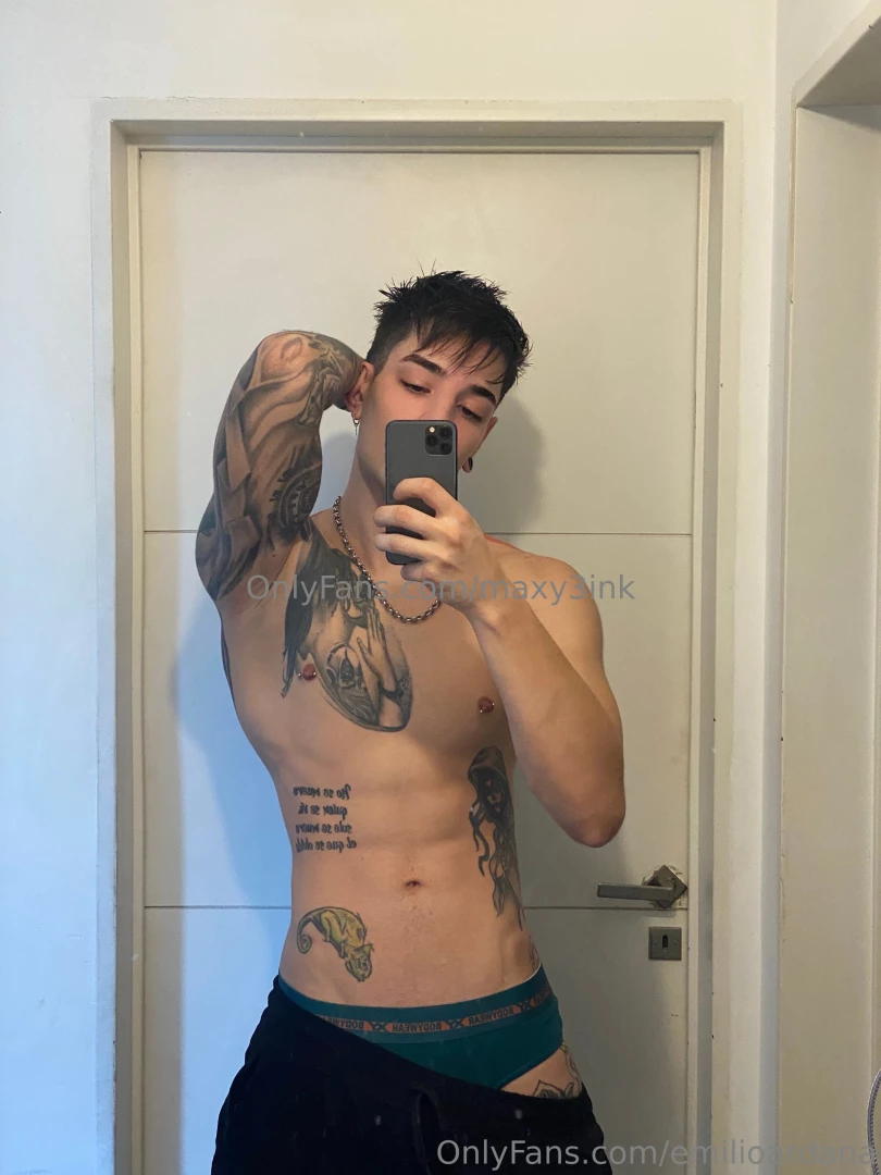 Hey babes i m here to introduce my friend maxy3ink a tattooed and 