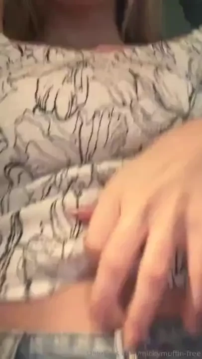 Do you like underboobs or do you prefer ass in jeans 