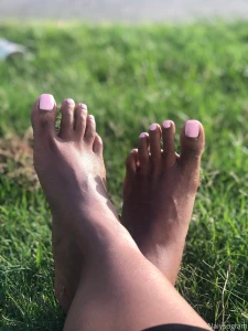 Pretty pink toes part 1