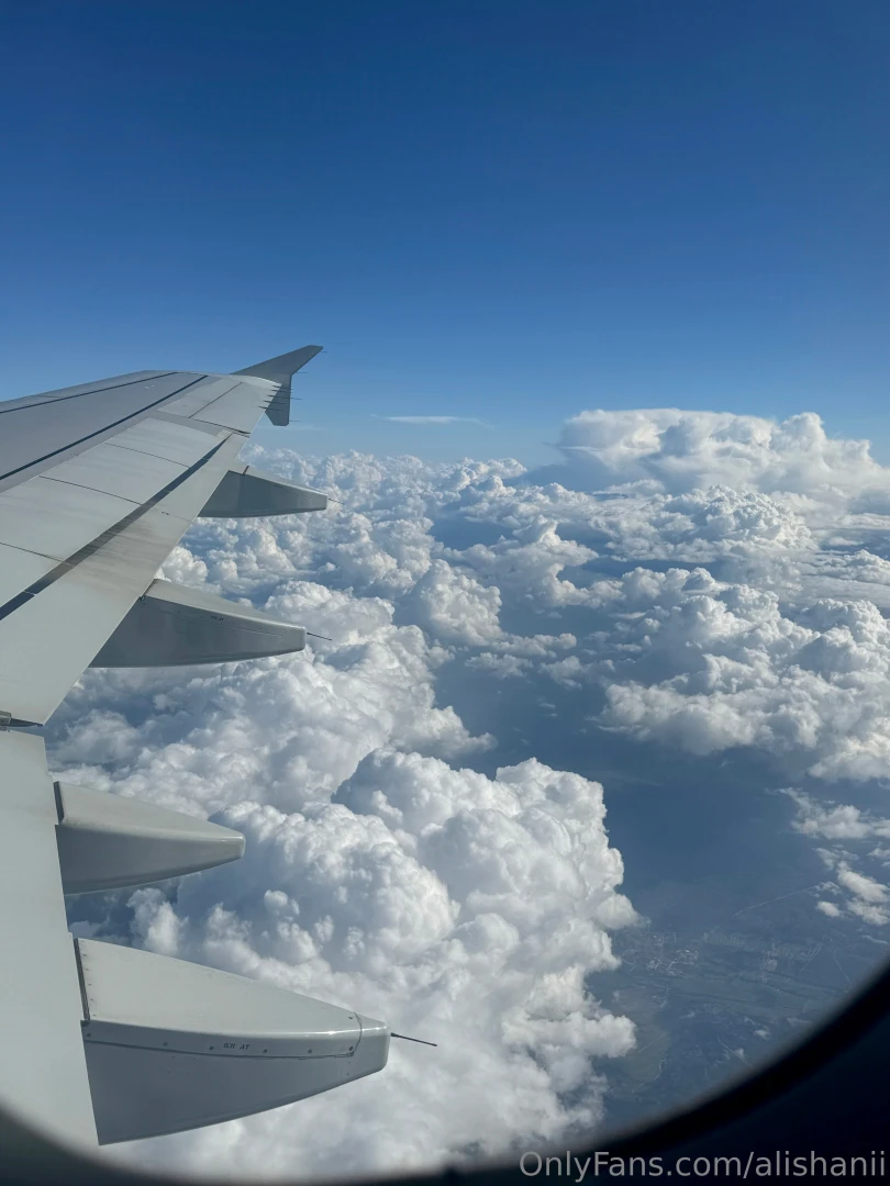 You know i ve been thinking why do we instinctively look up at the sky 