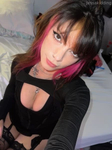 Selfie spam because i left my house i don t really go outside unless