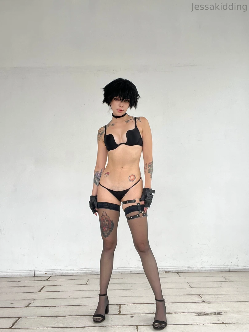 Getting online to chat later making customs and signs after the gym 