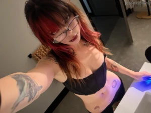 Live sexting from 5pm-6pm pst if you wanna sext message me now and i