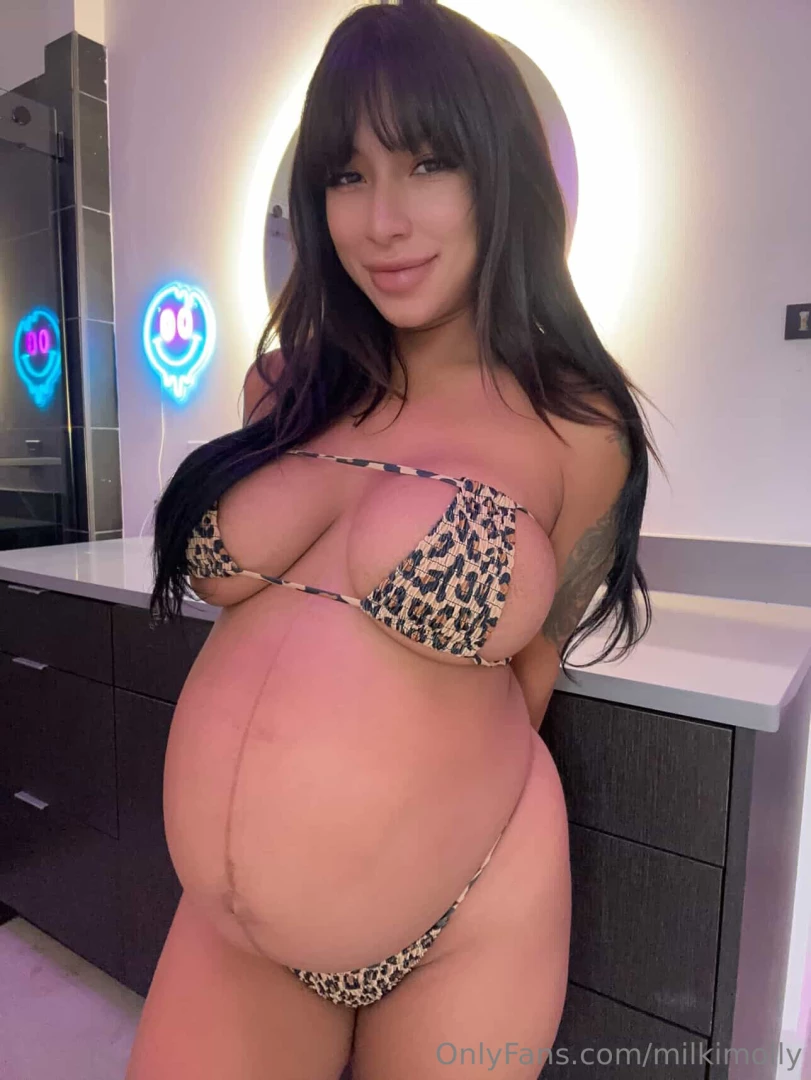 She s heavily pregnant and wants to be filled up with cum check her 