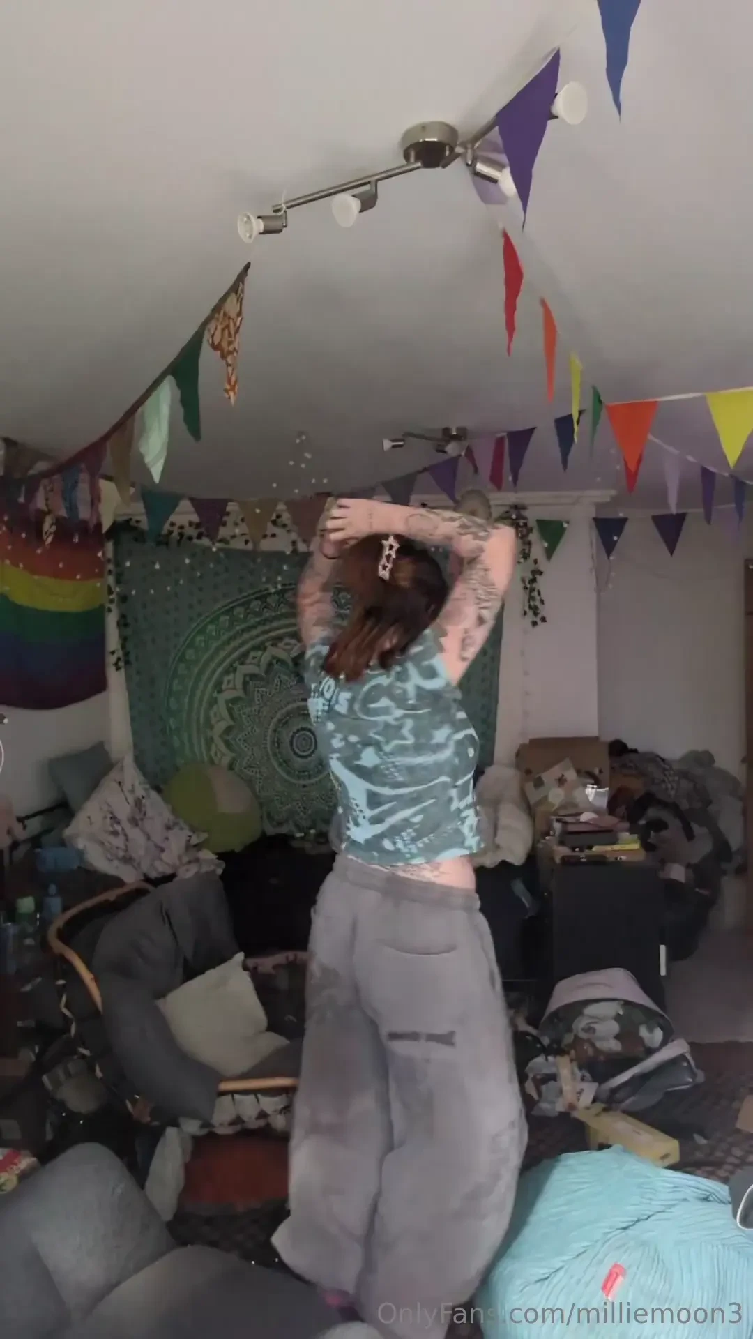 Trying to hype myself up w a morning groove 