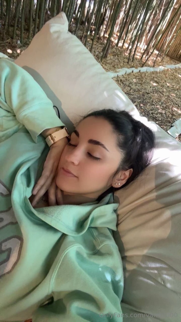 Hoy estoy muy cansada y tengo que ir al gym voy 