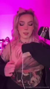 Psst incase you didn t know i m streaming over on twitch rn