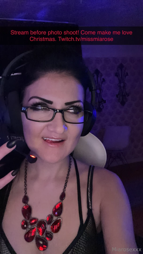 Come watch before i do a photo shoot 