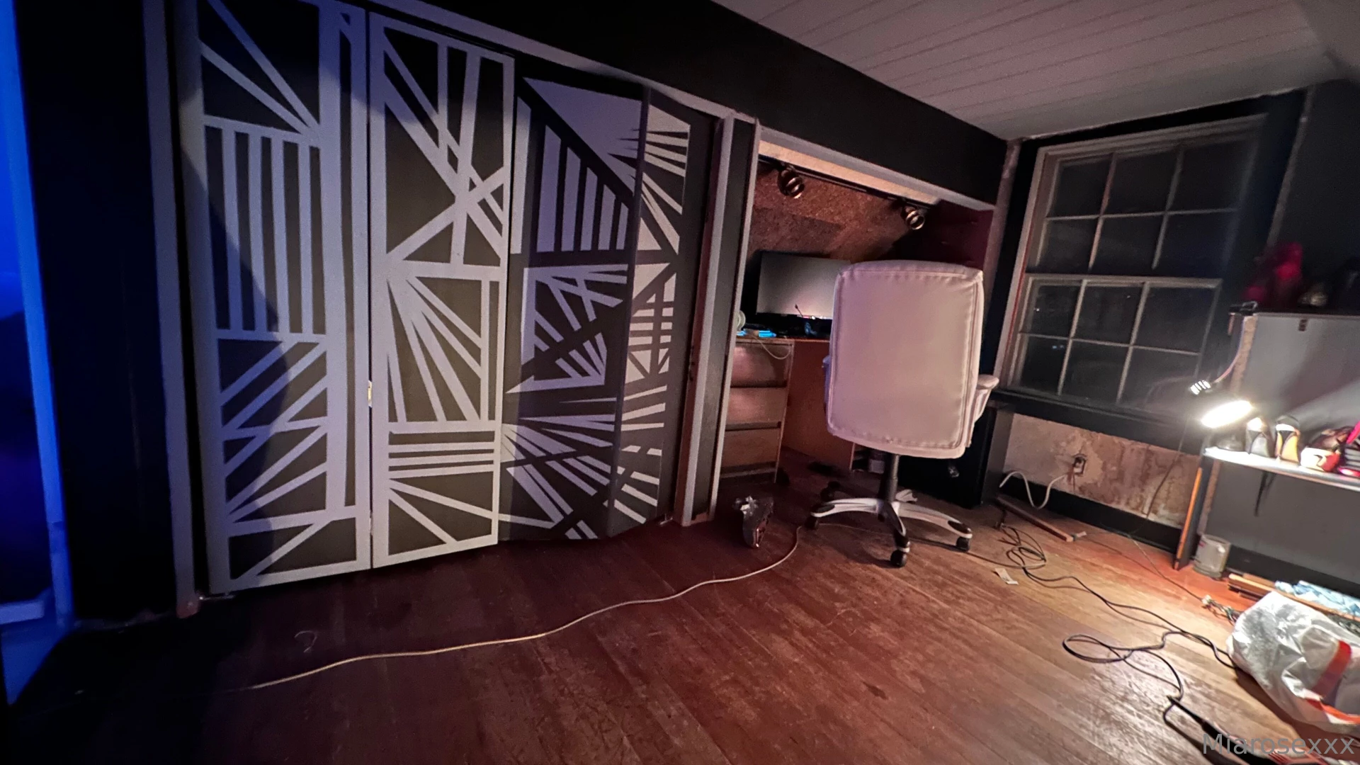 Finishing up my shoe closet what a pain that has been and some photos part 12 