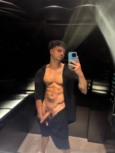 Hey this is how you like it in the elevator come help me make it