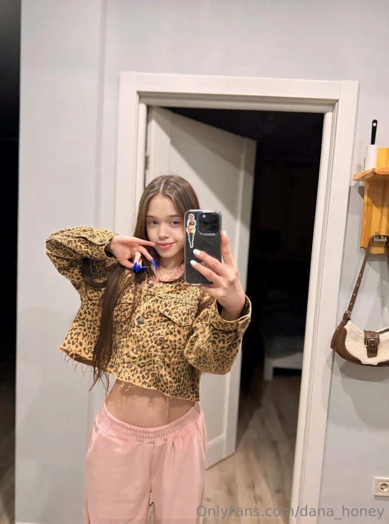 Click here - alicewhite_baby this cutie is online and horny show her part 20 