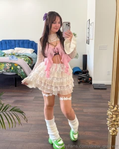 Another outfit that i wore the other day while filming i still can t part 2