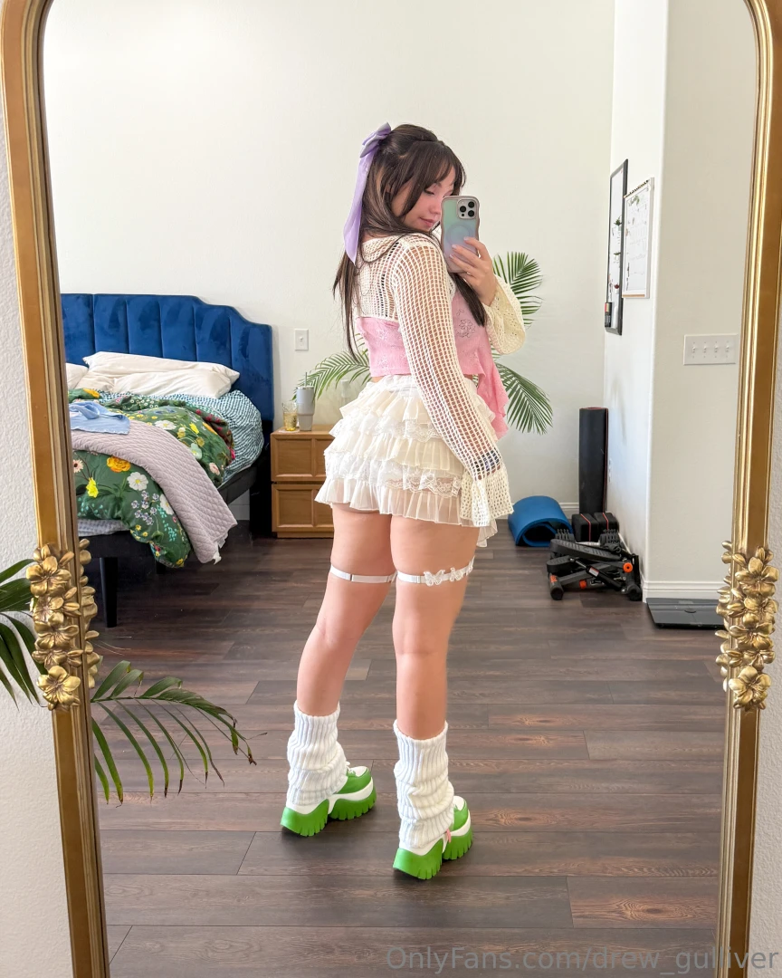 Another outfit that i wore the other day while filming i still can t 