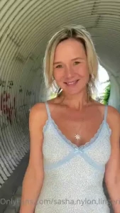 Minikleid mit halterlosen str mpfen zu mini sieht fast so aus mini