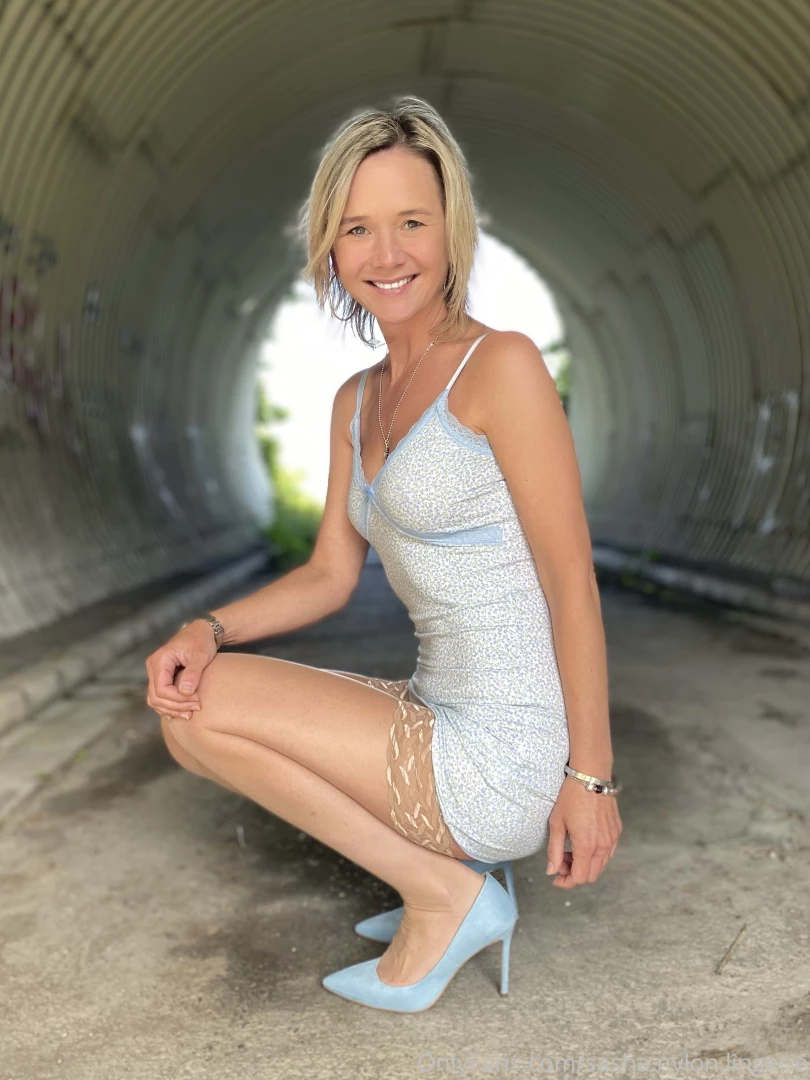 Ich warte im tunnel in halterlosen str mpfen i m waiting in the tunnel part 1 