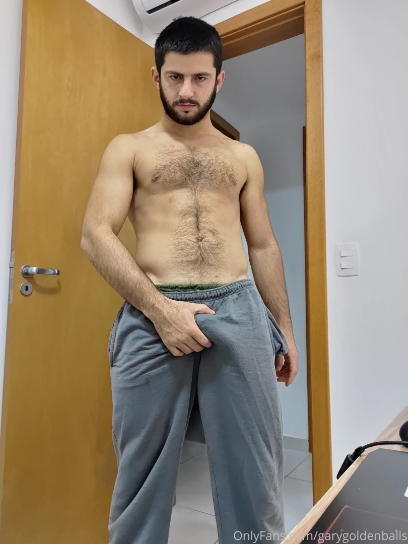 See that big bulge yeah it s my cock i ve just sent a clip of me 